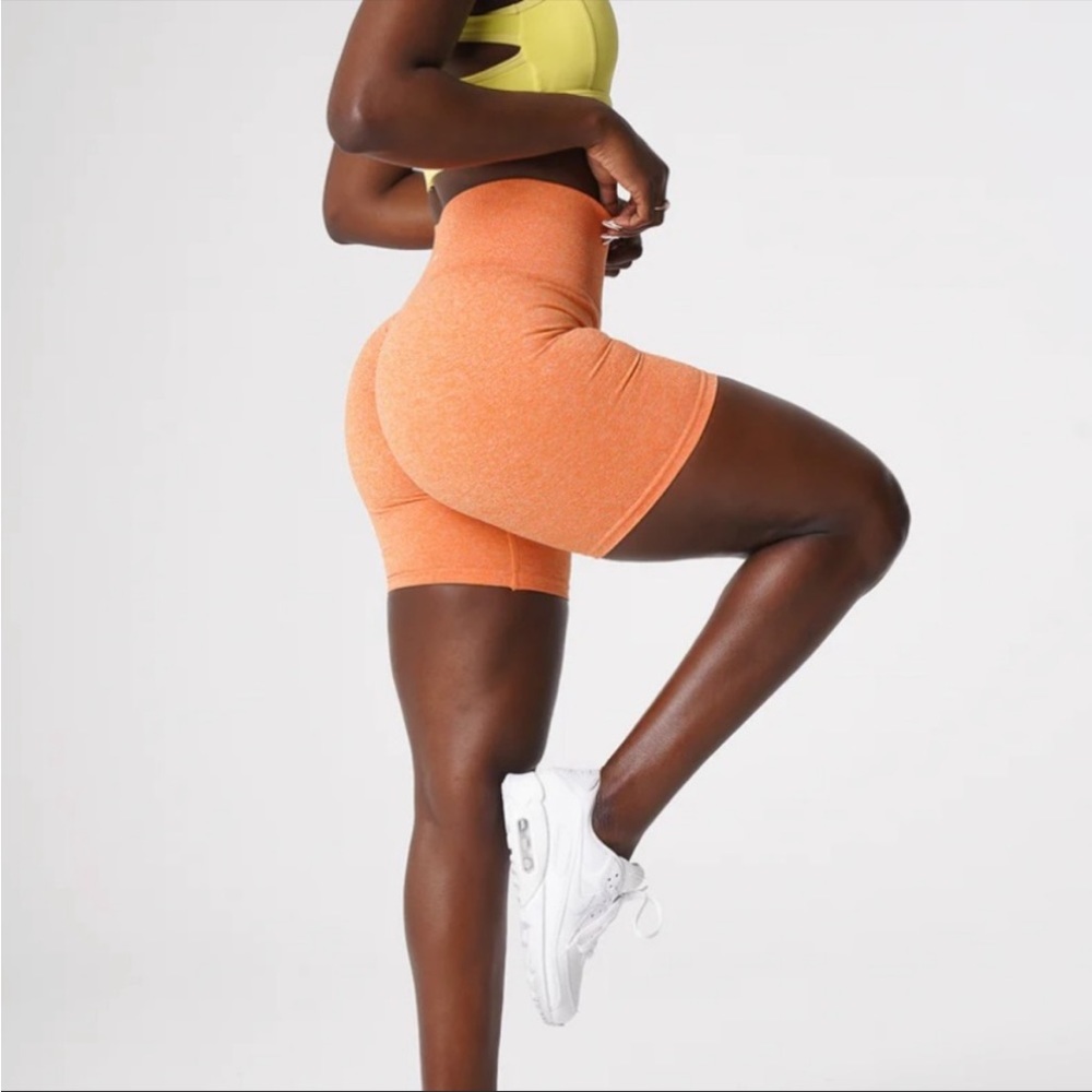 NVGTN SCRUNCH SHORTS
